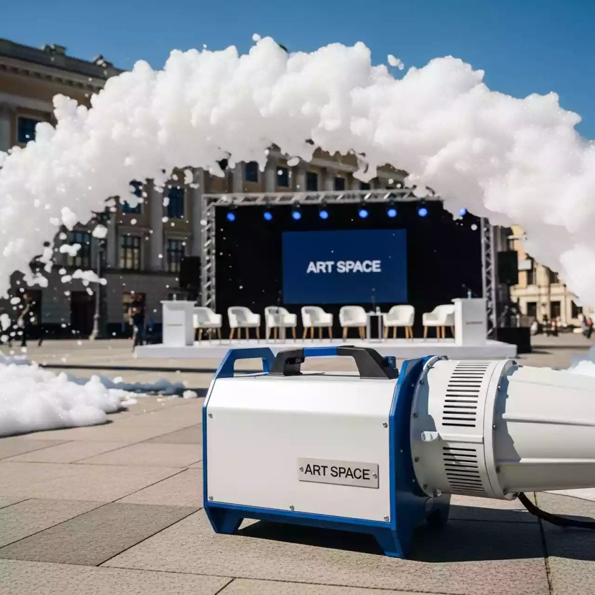 Аренда Генератор пены с выбросом на 15 м на Медальной площади — ART SPACE