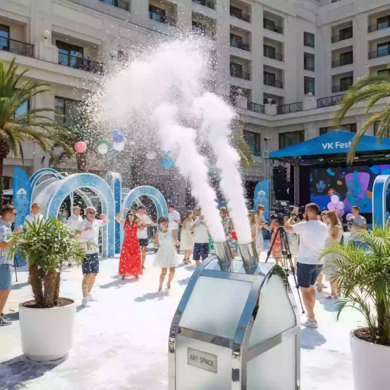 Аренда Генератор полимерного снега для съемок в Pullman Sochi Centre — ART SPACE