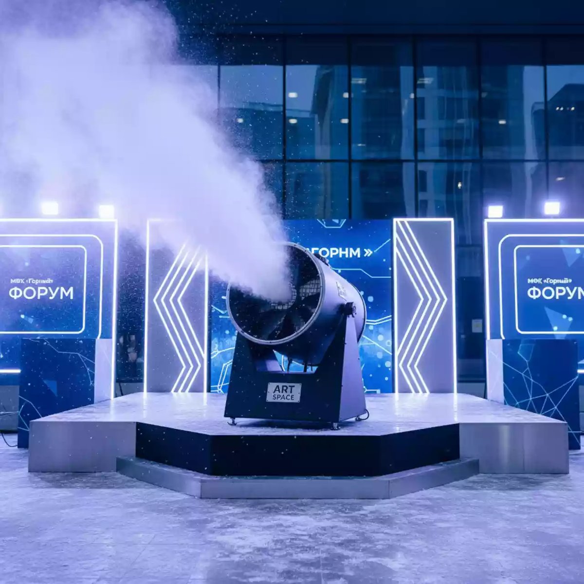 Аренда Генераторы снега UE Power Head Snow 500 в МФК «Горный» — ART SPACE