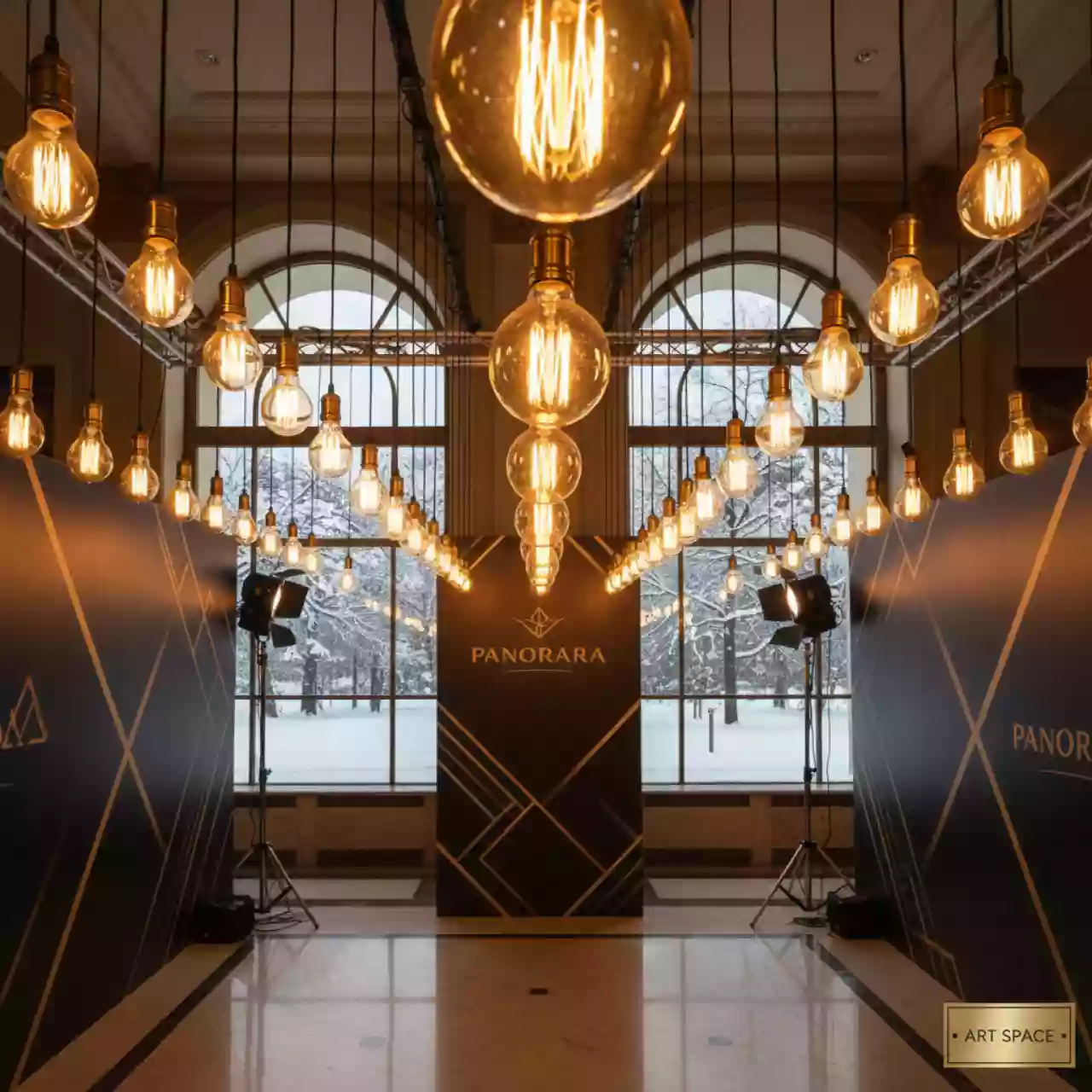 Аренда Гирлянда ретро для фотозоны в Panorama by Mercure — ART SPACE