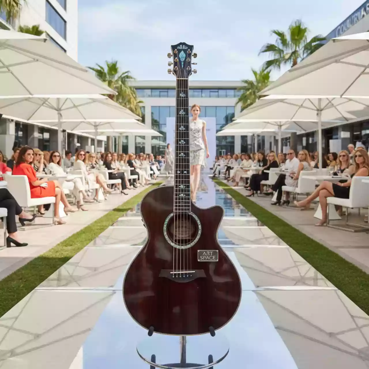 Аренда Гитара Mas Tyrantx CBK "Ласточкин хвост" в Courtyard by Marriott Sochi — ART SPACE