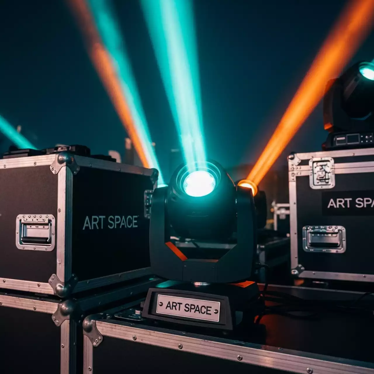 Аренда Голова LED Involight MH 368ZW в гранд-отеле «Жемчужина» — ART SPACE