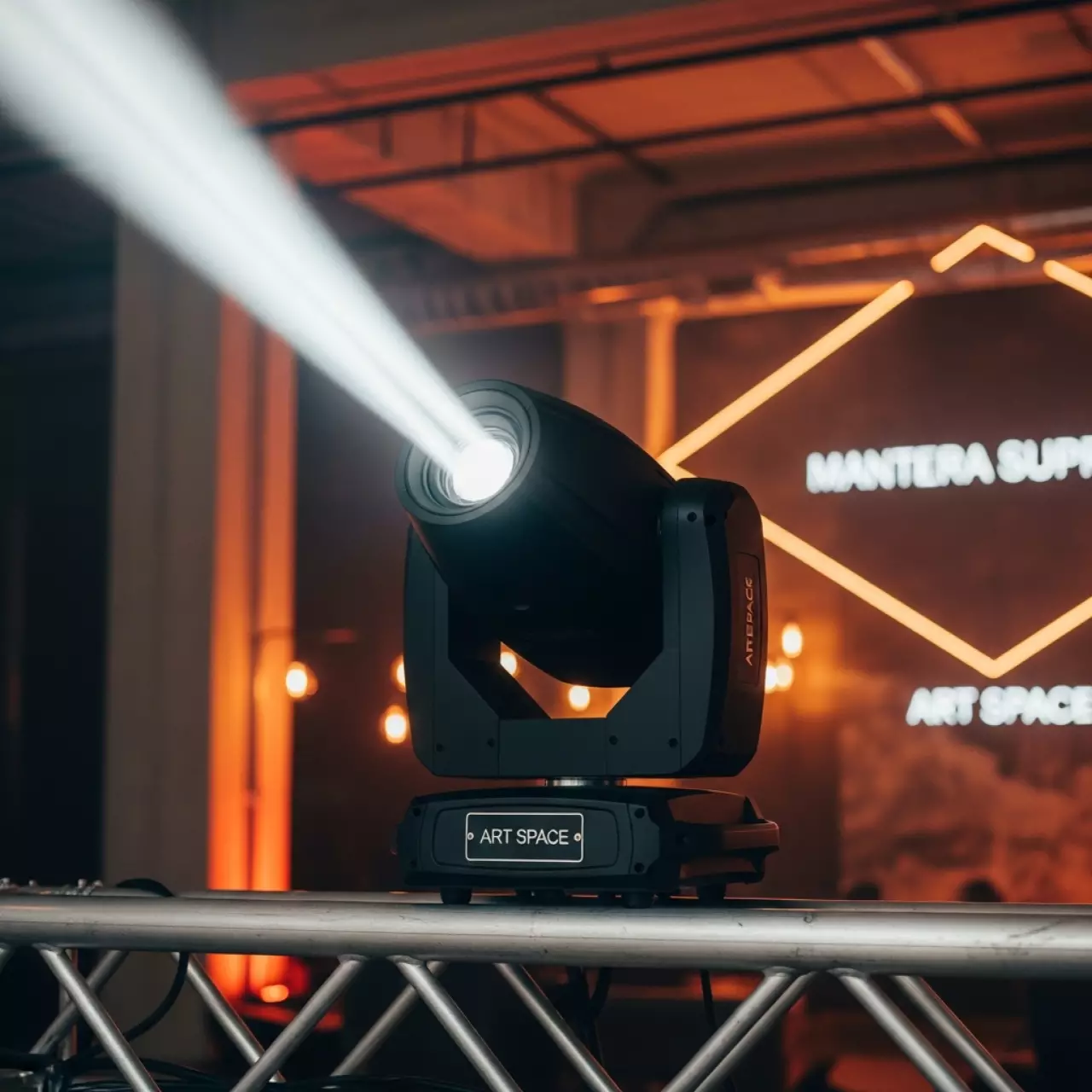 Аренда Голова вращающаяся Clay Paky Sharpy в Mantera Supreme — ART SPACE