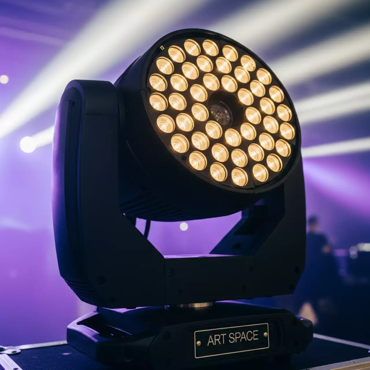 Аренда Голова вращающаяся Robin LEDWash 600 в Маринс Парк Отеле — ART SPACE