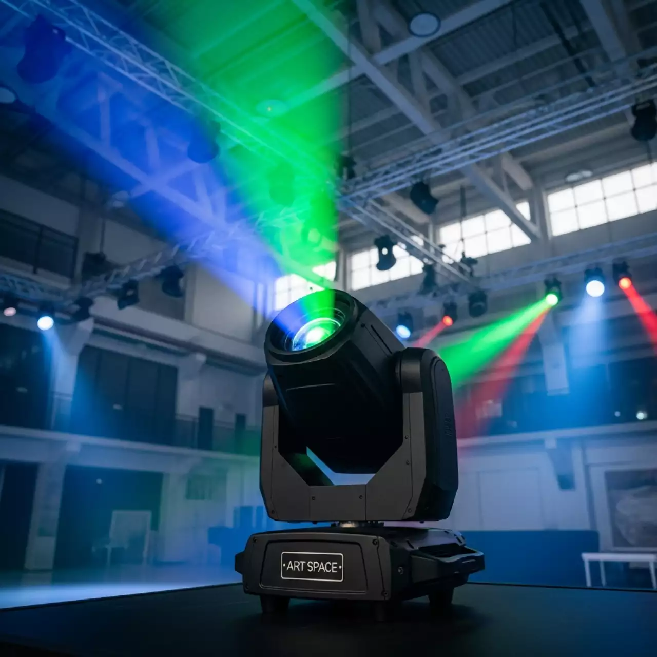 Аренда Голова вращающаяся StudioDuo Dominator 6600 в Ледовом дворце «Айсберг» — ART SPACE