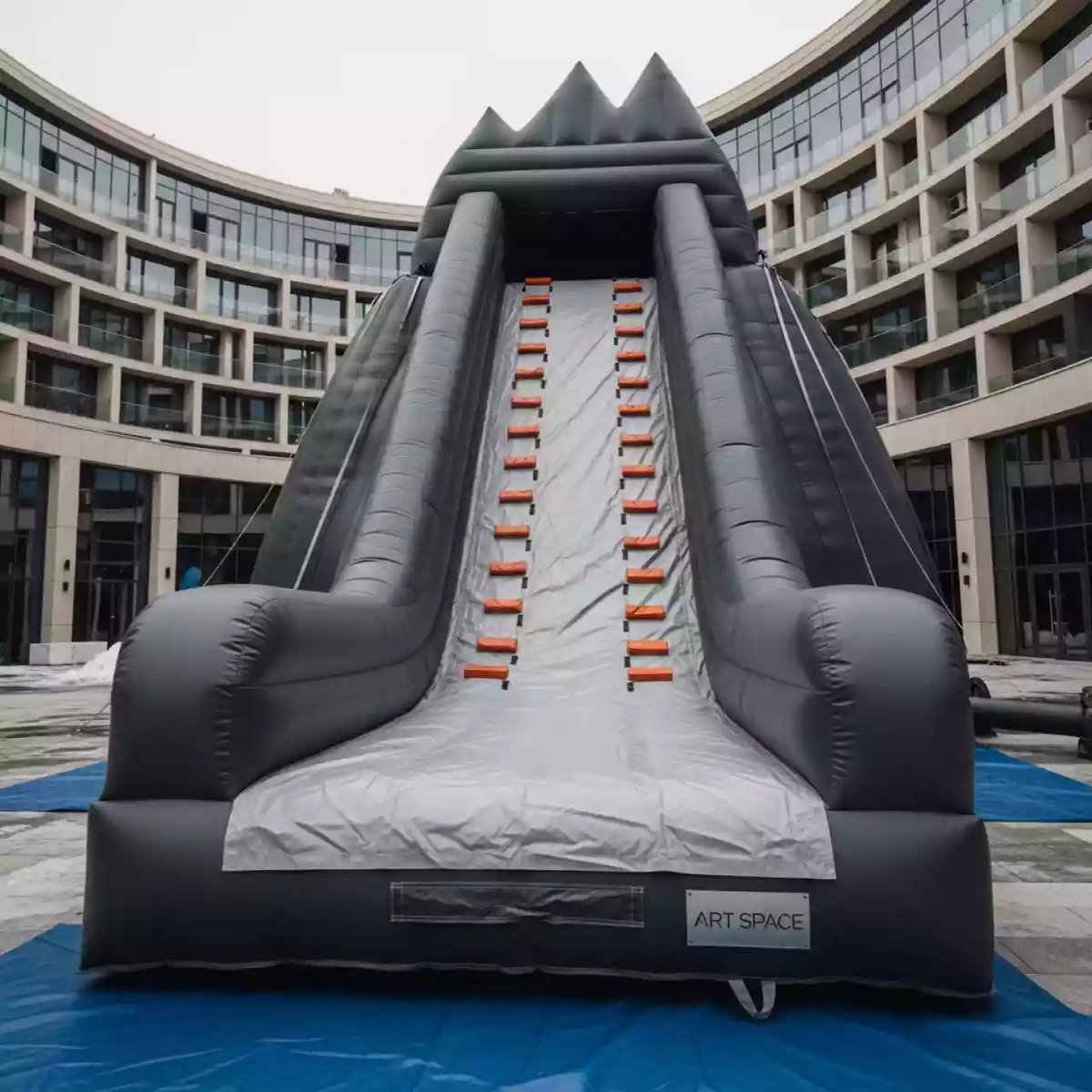 Аренда Горка надувная альпинист в Pullman Sochi Centre — ART SPACE