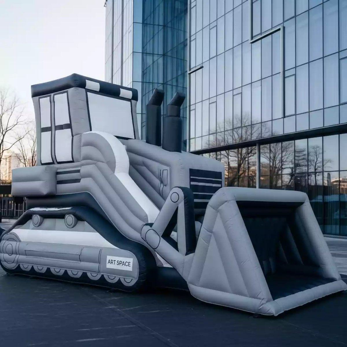 Аренда Горка надувная «Бульдозер» в Radisson Blu Resort & Congress Centre — ART SPACE