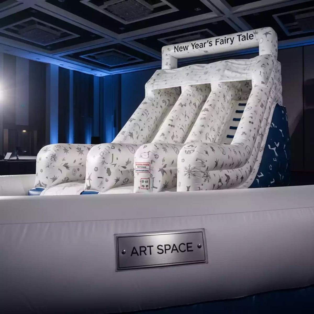 Аренда Горка надувная "Новогодняя сказка" в Mantera Supreme — ART SPACE