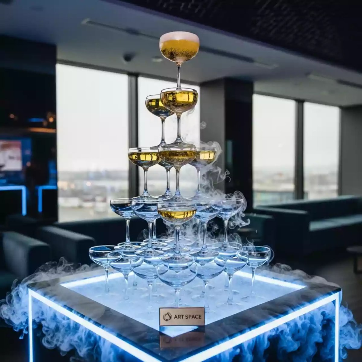 Аренда Горка шампанского на 30 персон в Imeretinskiy Hotel — ART SPACE