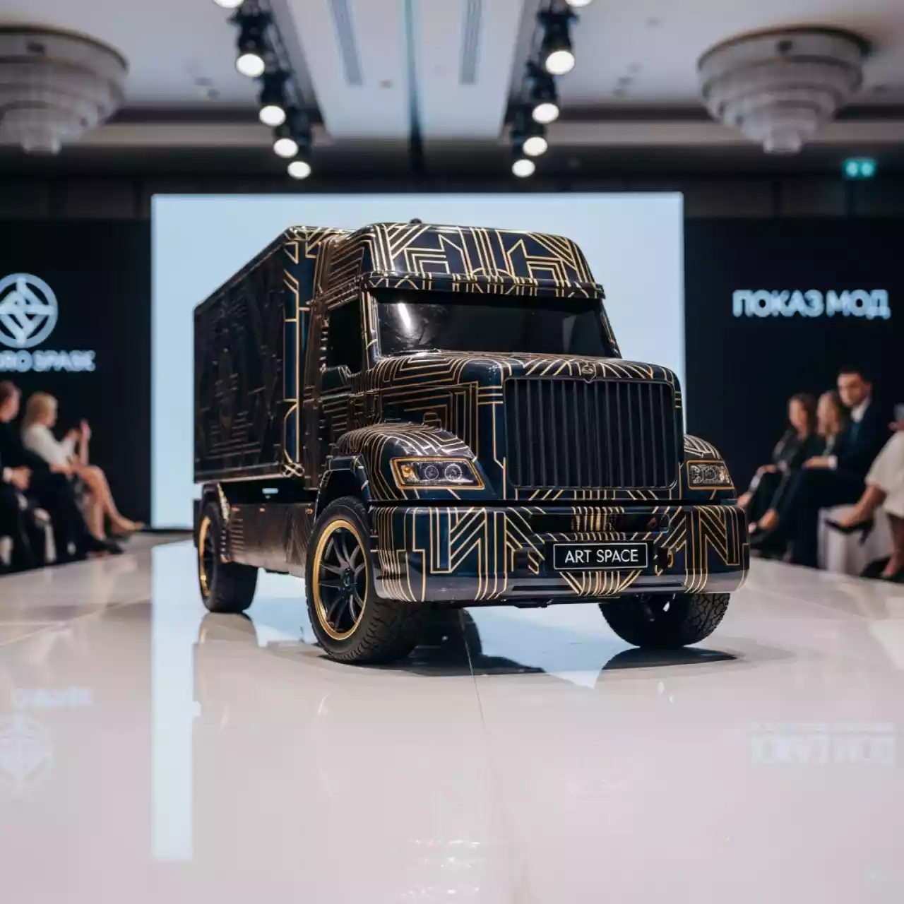 Аренда Грузовики радиоуправляемые в Sport Inn Hotel & Wellness — ART SPACE