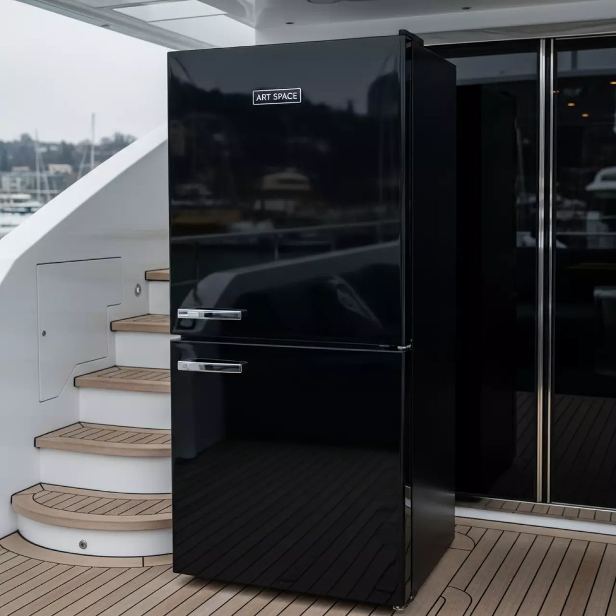 Аренда Холодильник Sharp SJ XP59PG BK на VIP теплоходе (Морпорт Сочи) — ART SPACE