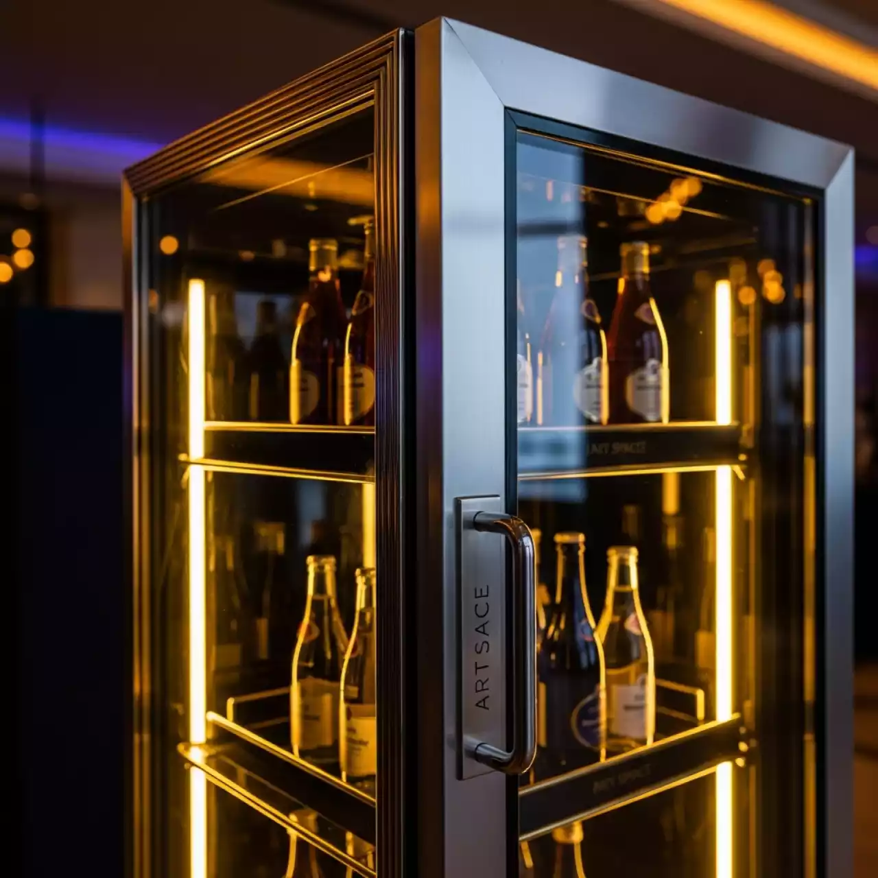 Аренда Холодильник витринного типа малый в Courtyard by Marriott Sochi — ART SPACE