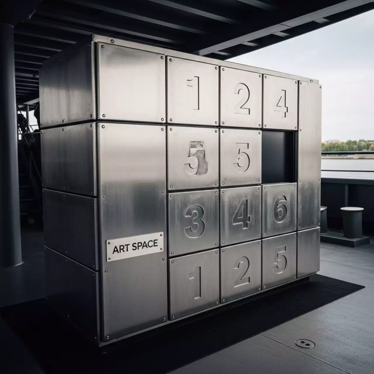 Аренда Игра Пятнашка большая на теплоходе «Дагомыс» — ART SPACE