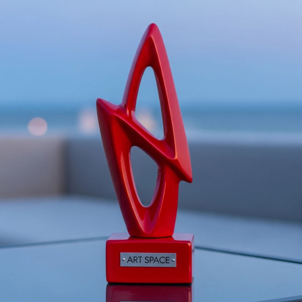Аренда Изделие Winter Glade малое красное 25х13х46 см в пляжном комплексе VinoGrad — ART SPACE