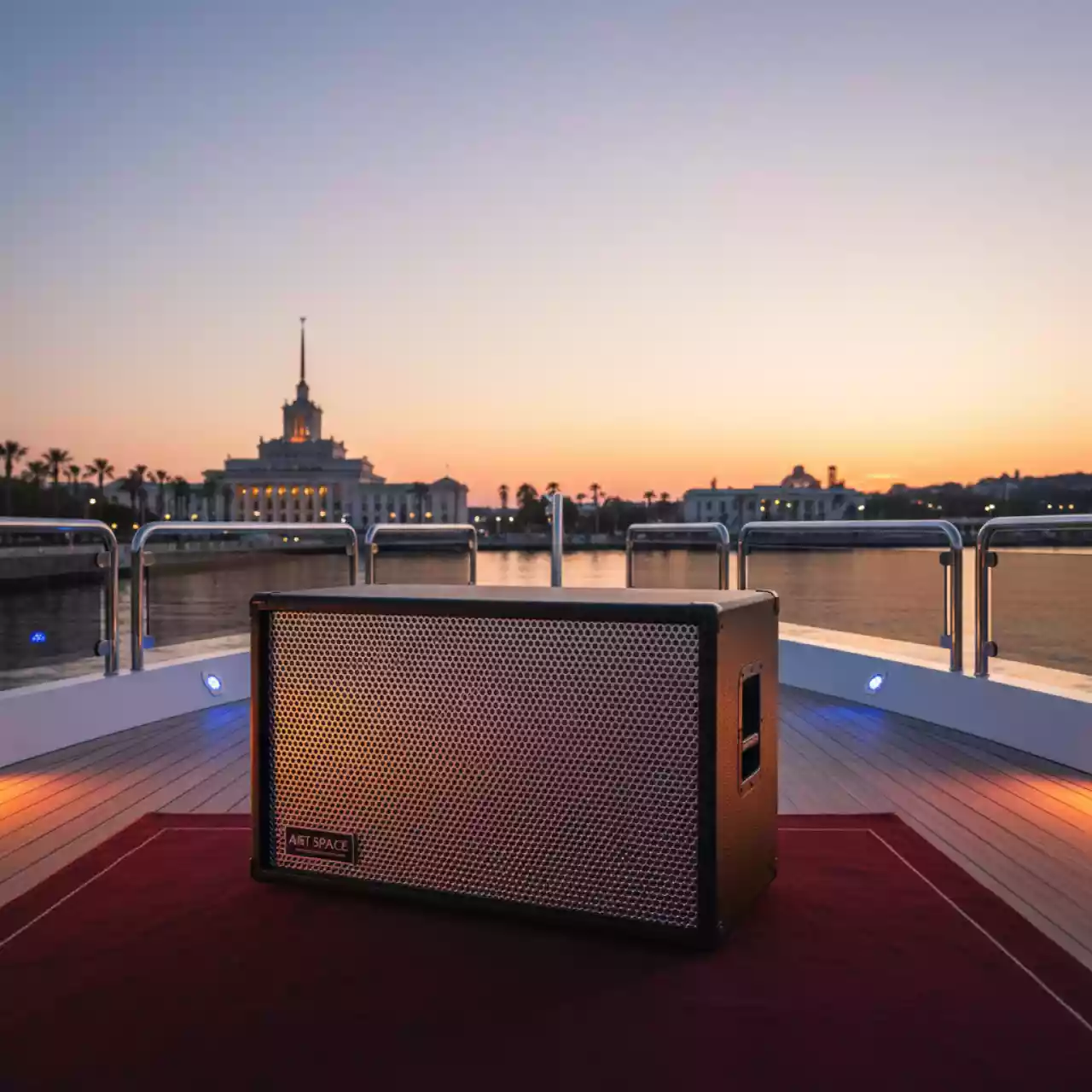 Аренда Кабинет басовый Ampeg PF210HE на VIP теплоходе (Морпорт Сочи) — ART SPACE