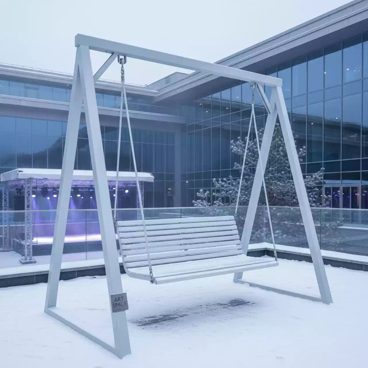 Аренда Качели белые Heaven без подушек в Radisson Blu Resort & Congress Centre — ART SPACE