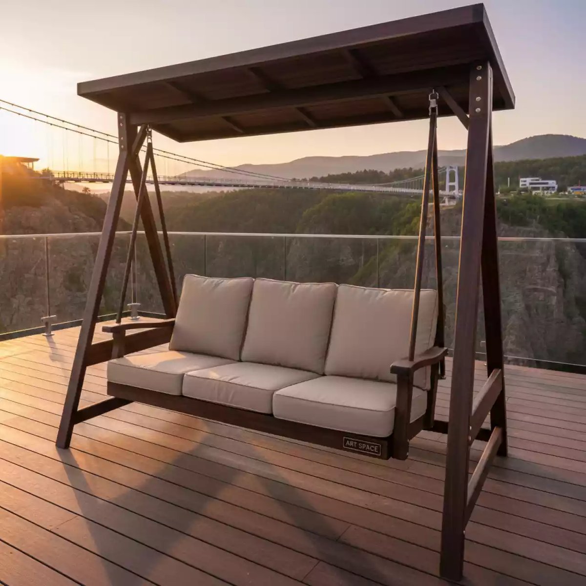 Аренда Качели деревянные трехместные с бежевыми подушками Royal Family Lyon в Skypark Sochi — ART SPACE