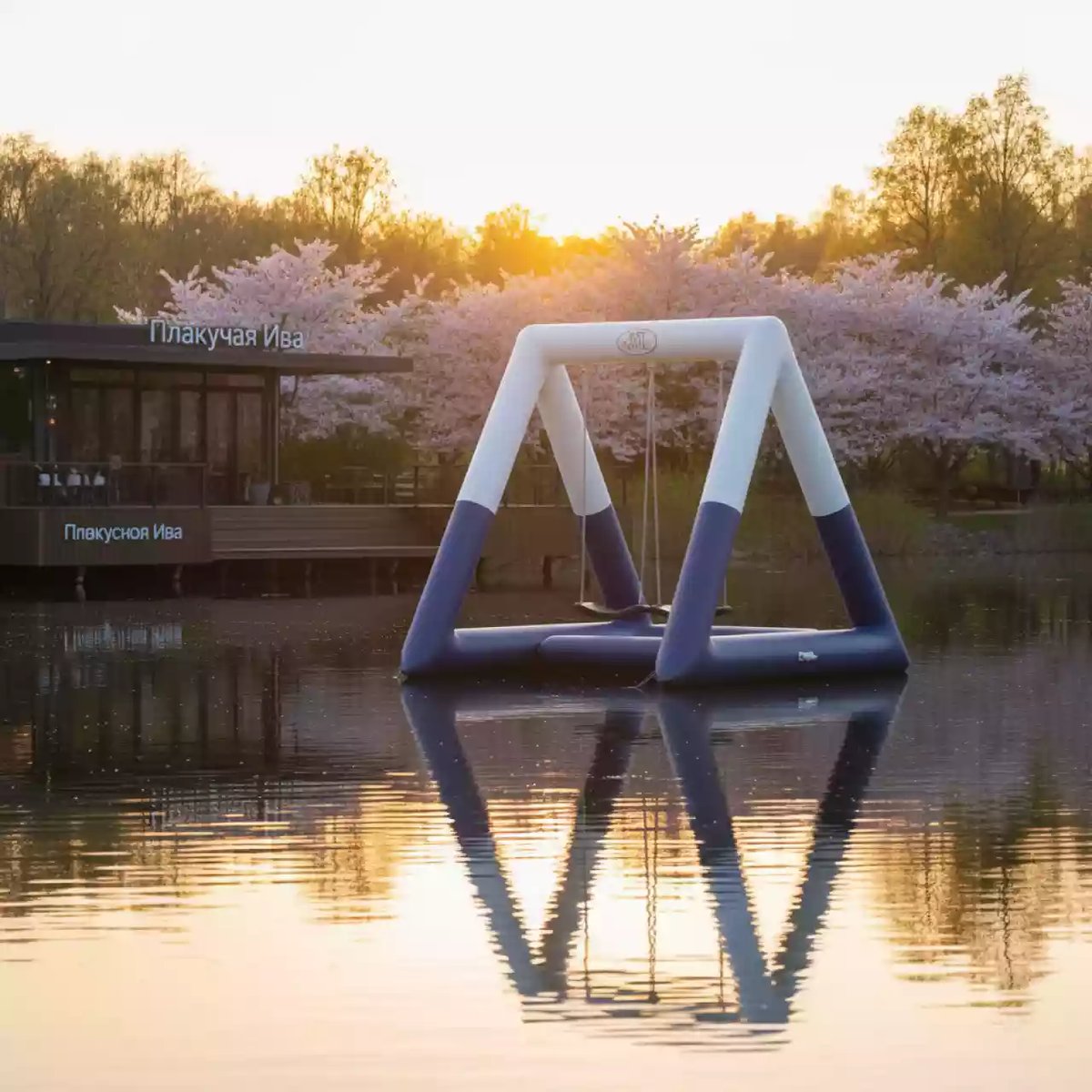 Аренда Качели надувные водные в ресторане «Плакучая Ива» — ART SPACE