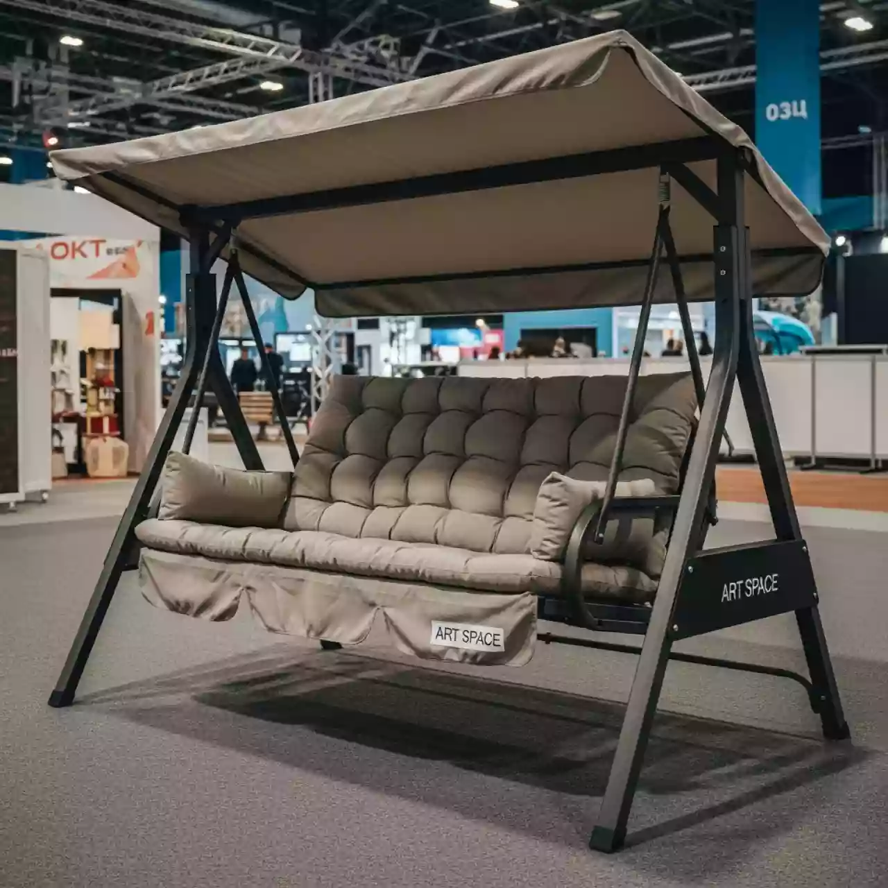 Аренда Качели садовые 3 местные Варна Тафтинг С1102 в ОКЦ «Галактика» — ART SPACE