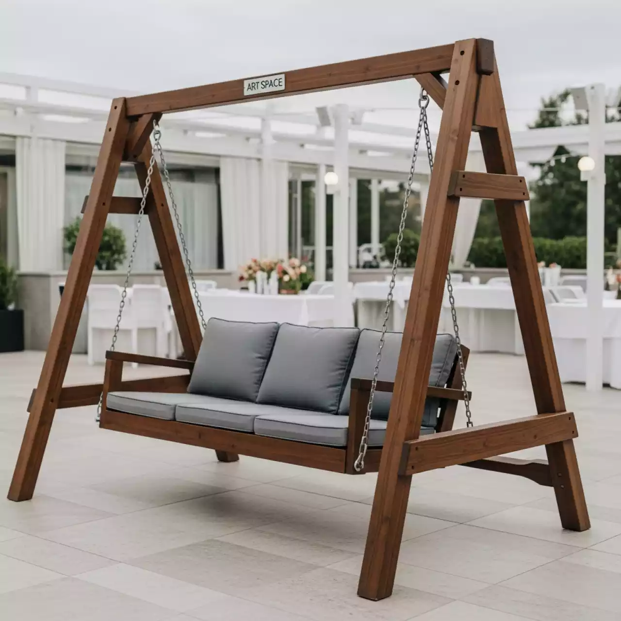 Аренда Качели садовые деревянные трёхместные Royal Family Lyon серые подушки в ресторане «Баран-Рапан» — ART SPACE