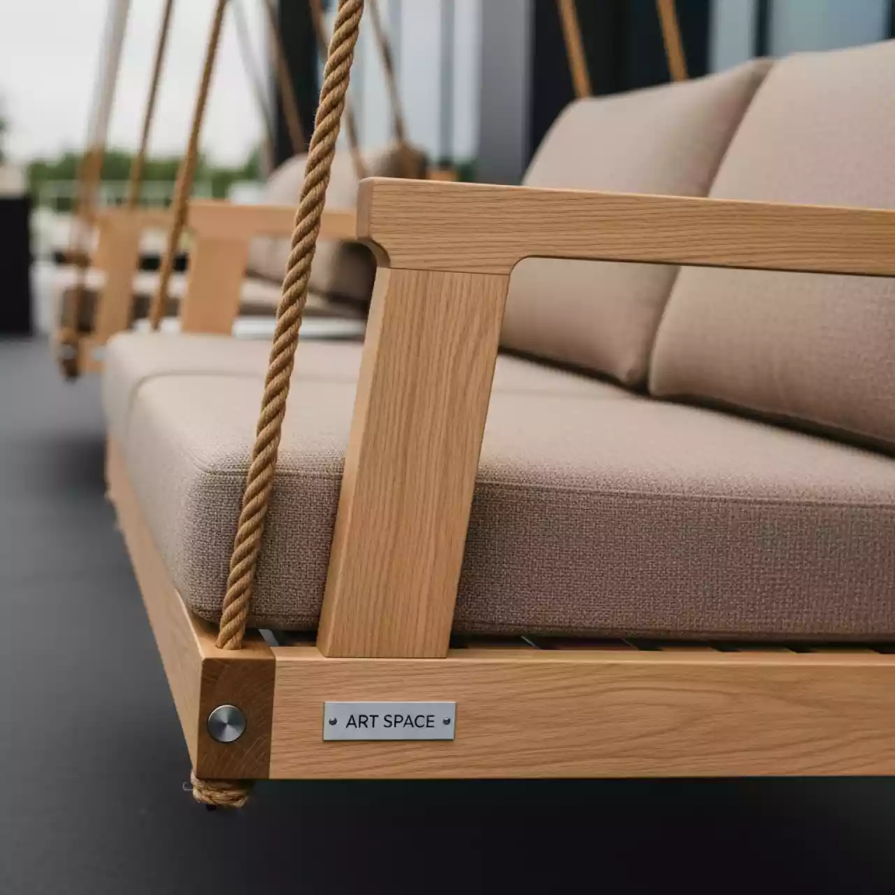 Аренда Качели садовые Lyon из дерева с песочными подушками в VK Stadium Sirius — ART SPACE