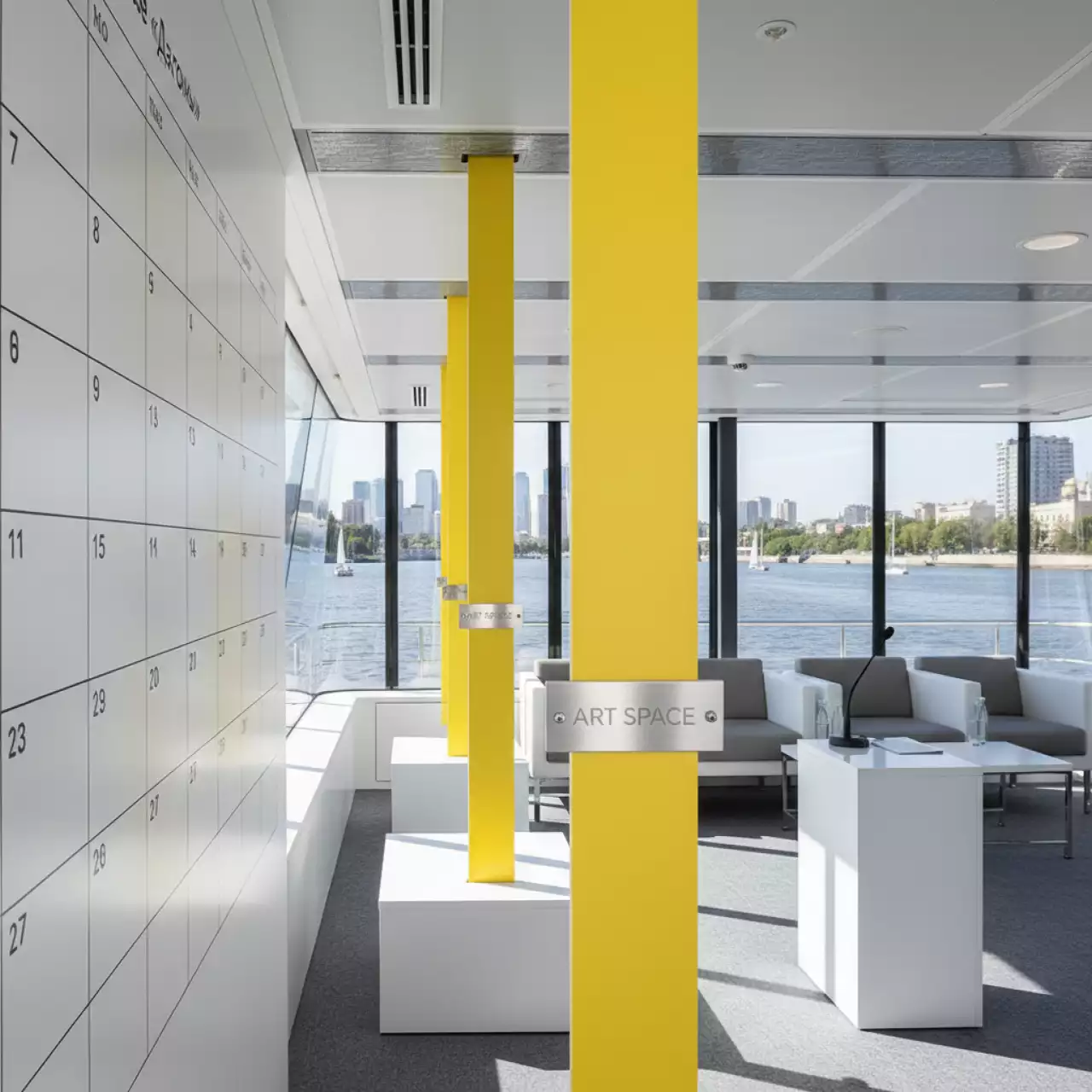 Аренда Календарные курсоры на жесткой ленте 321x350 мм желтые на теплоходе «Дагомыс» — ART SPACE