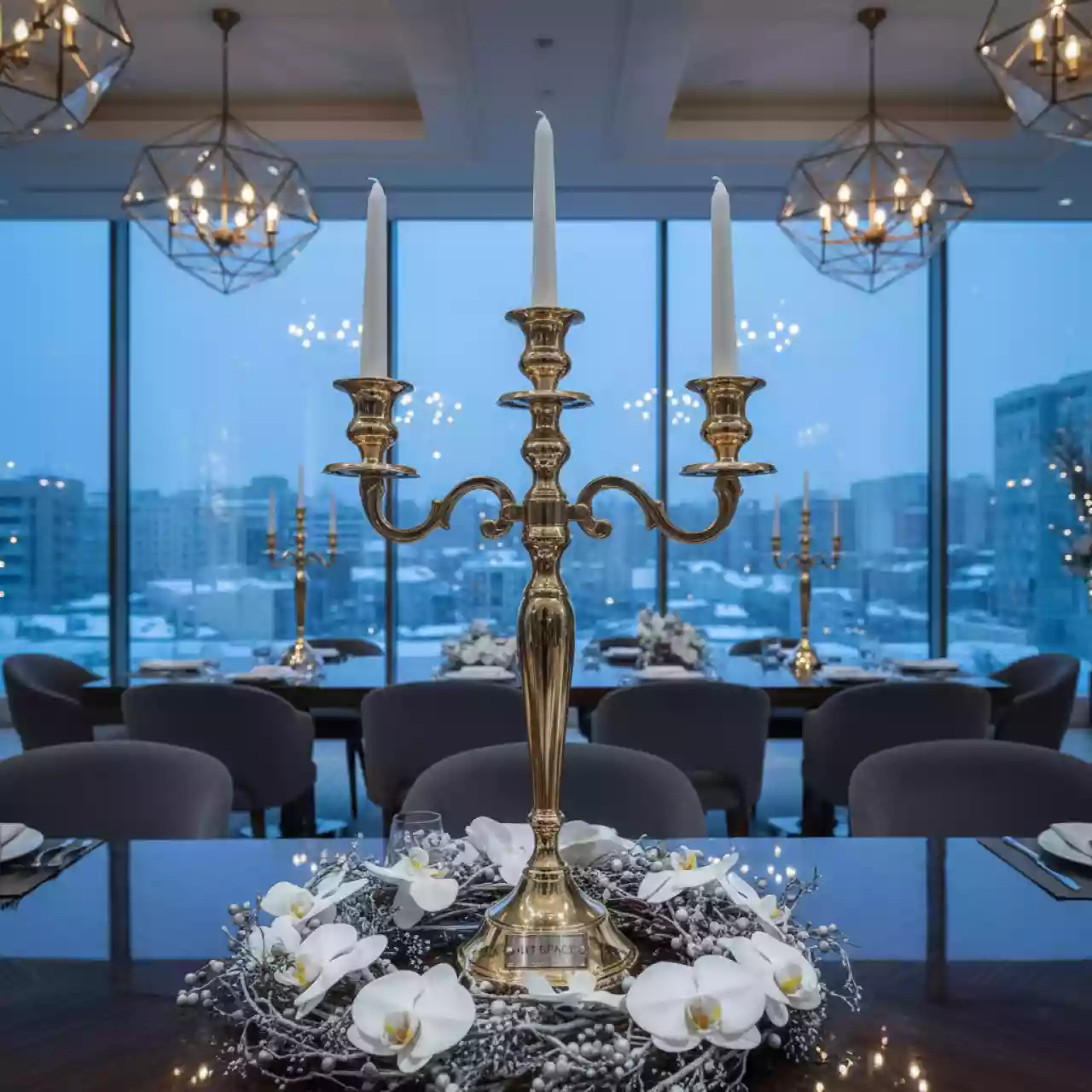 Аренда Канделябр Lumier King 3 рожка золотой 35 см в Stella di Mosca — ART SPACE