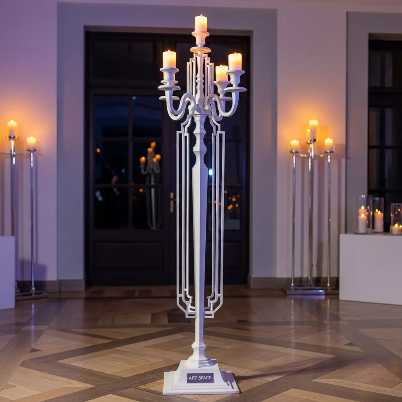 Аренда Канделябр напольный белый на вилле «Анна» — ART SPACE