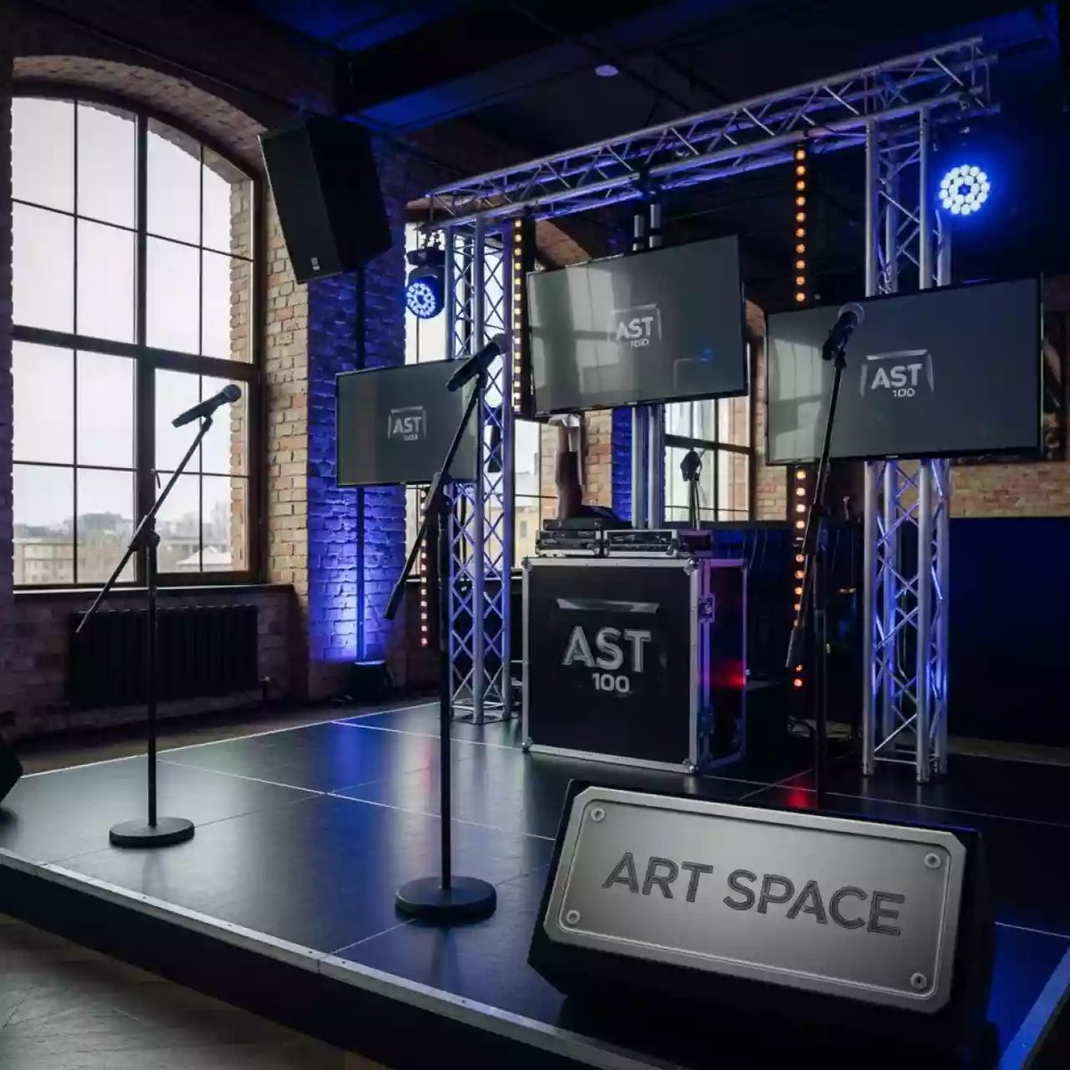 Аренда Караоке система AST 100 плазменные панели микшер микрофоны в Bridge Resort — ART SPACE