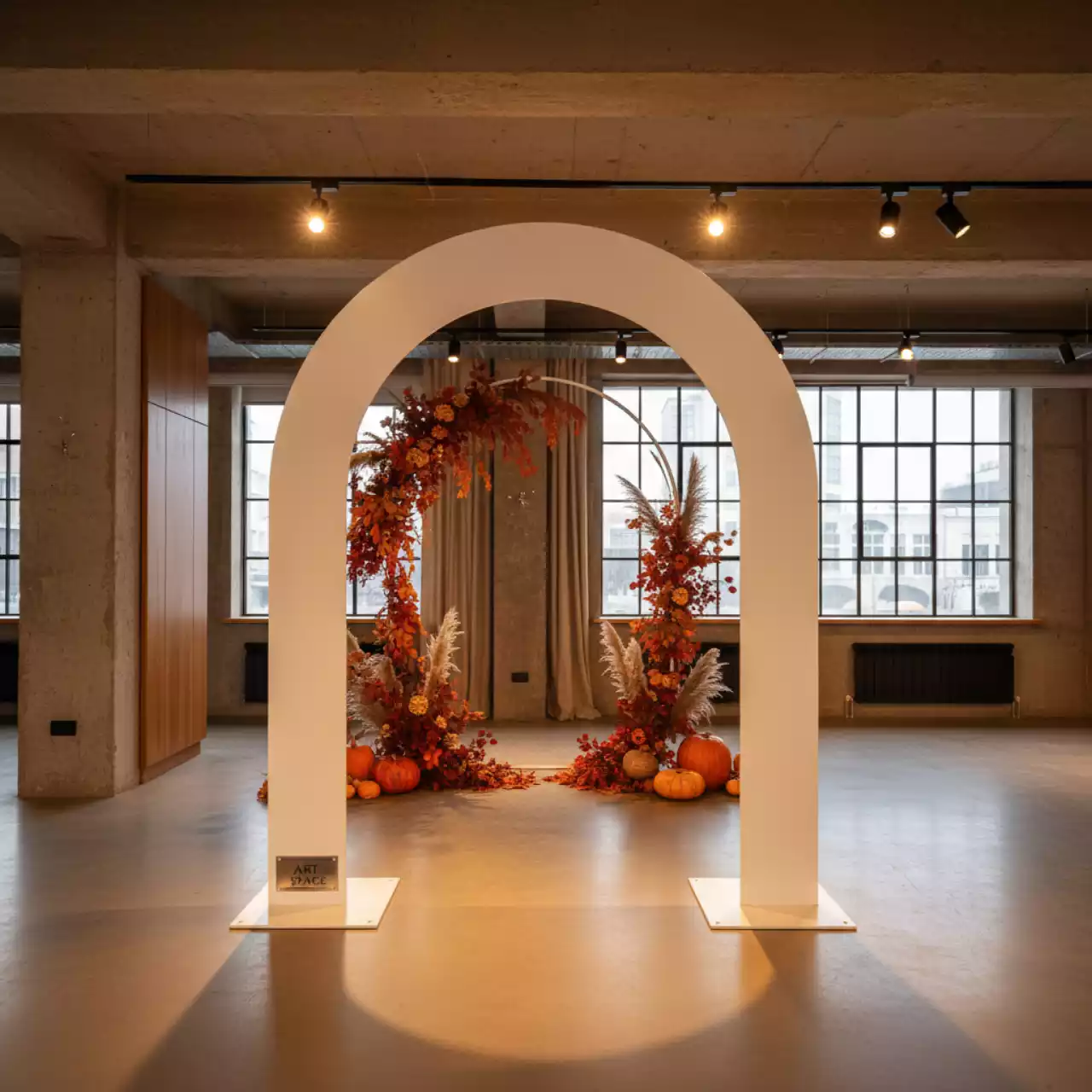 Аренда Каркас арки полукруглый металл белый 1,6х2,3 м в Сочи Парк Отеле — ART SPACE