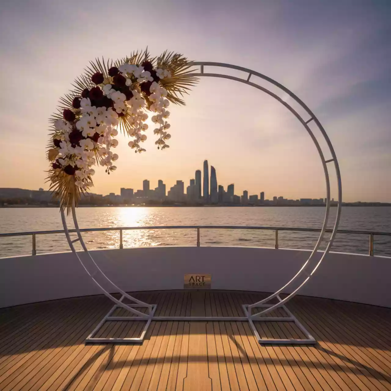 Аренда Каркас круглый белый на VIP-яхте (Имеретинский порт) — ART SPACE