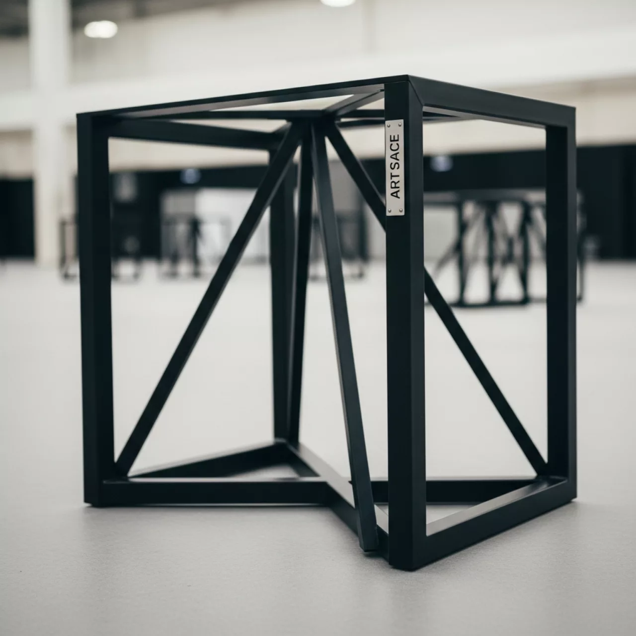 Аренда Каркас стола Дельта в МФК «Горный» — ART SPACE