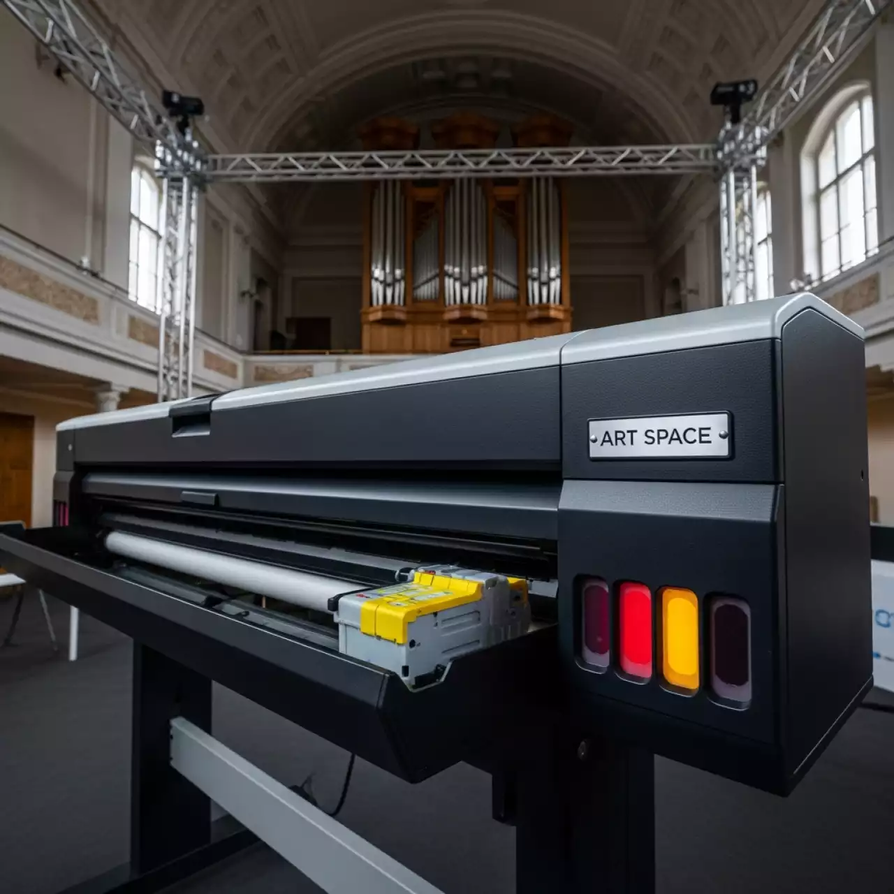 Аренда Картридж для плоттеров Canon PFI 320 Yellow 300 мл в Зале органной и камерной музыки — ART SPACE