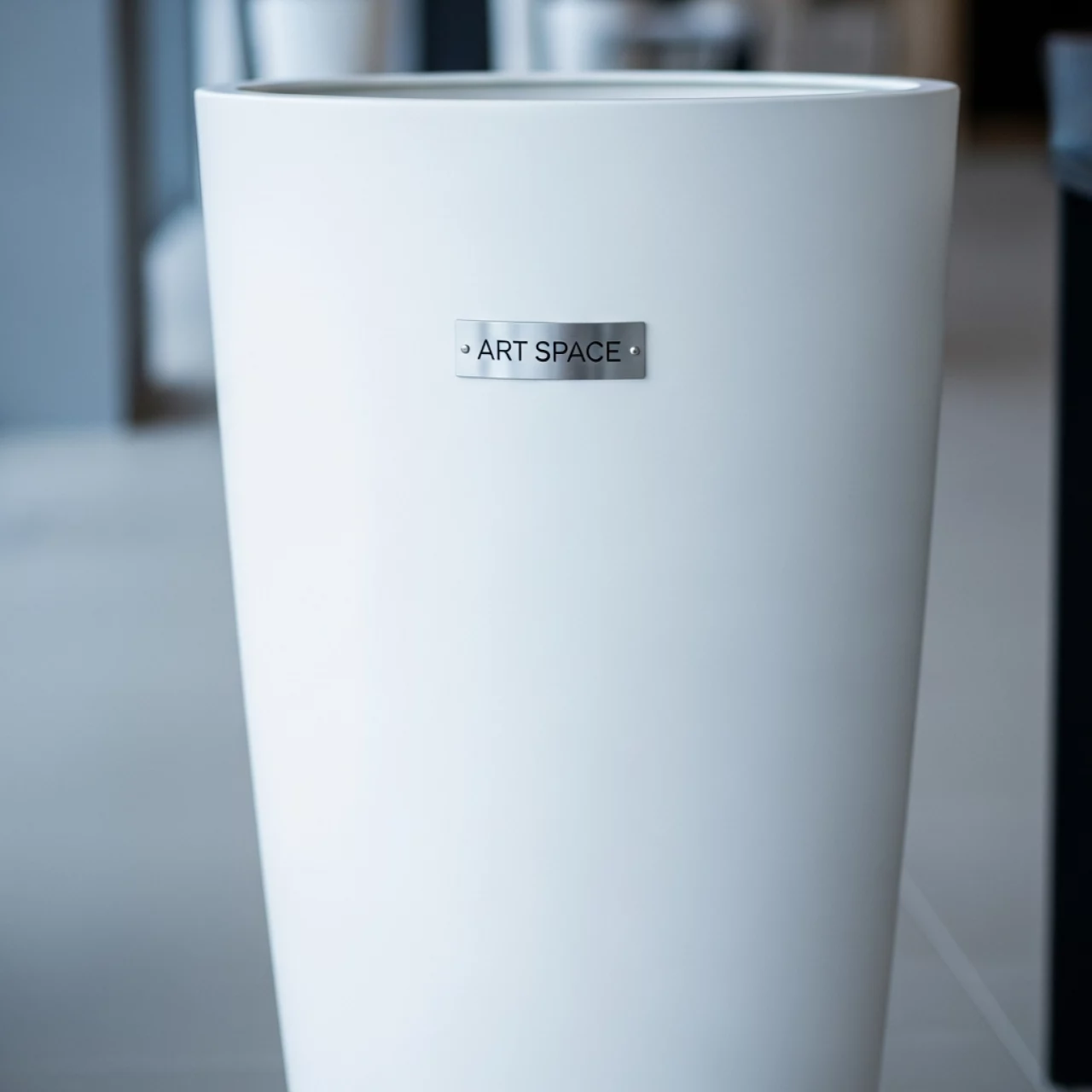 Аренда Кашпо белое в пляжном комплексе VinoGrad — ART SPACE