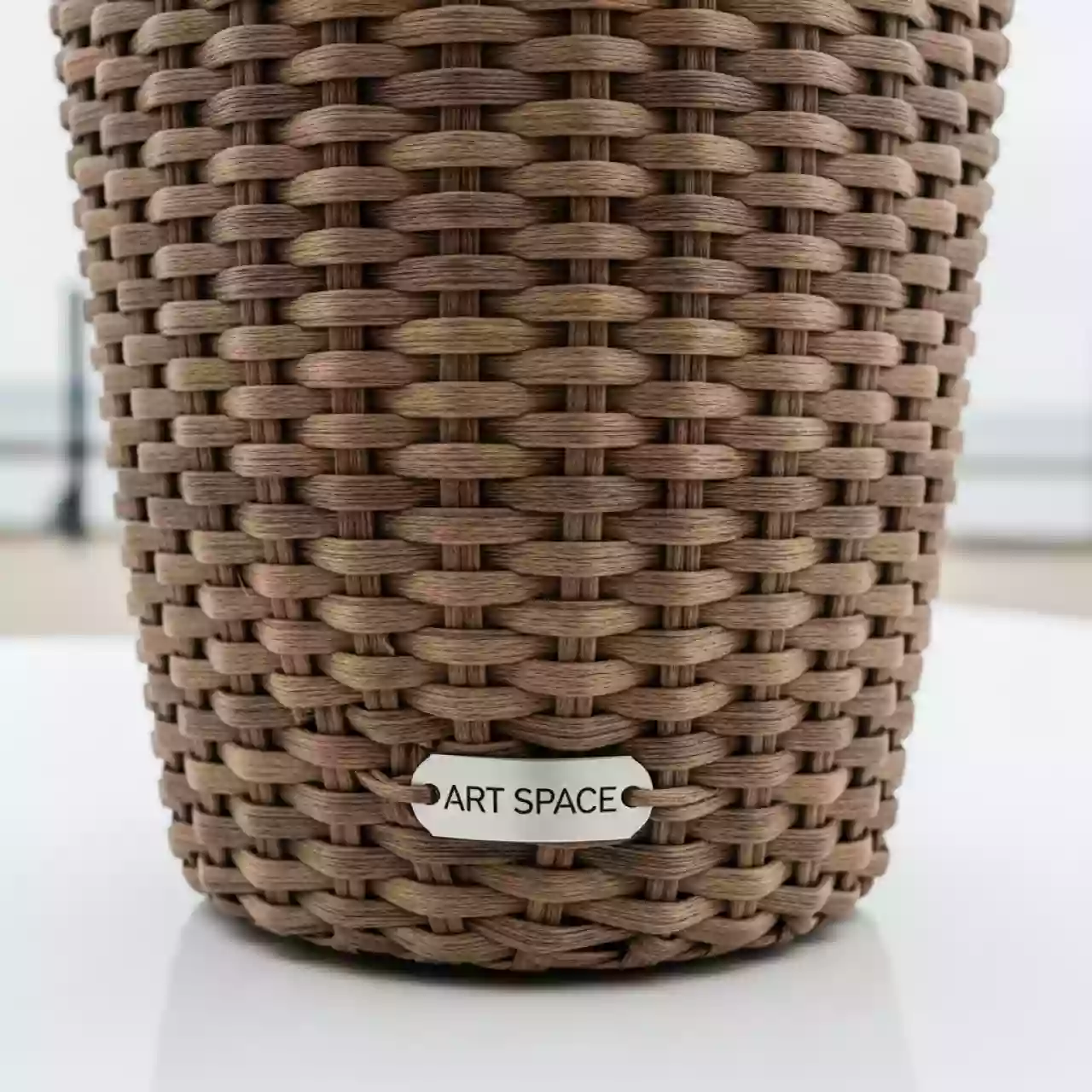 Аренда Кашпо для цветов плетеное из искусственного ротанга Капучино коричневое на пляже «Мандарин» — ART SPACE