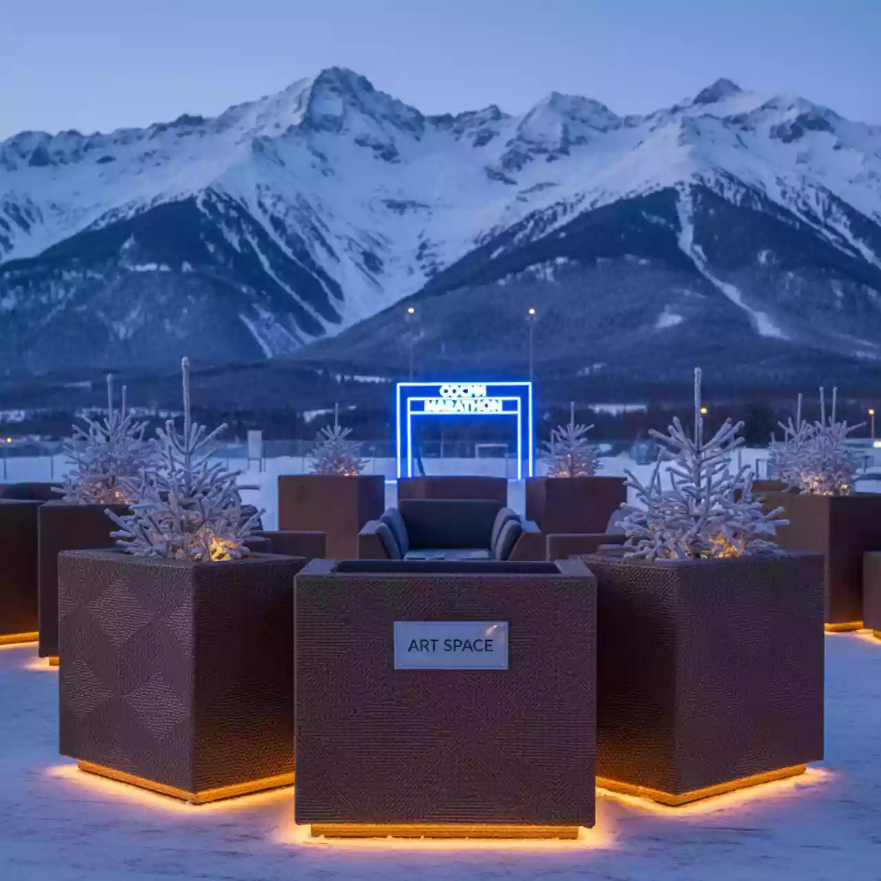 Аренда Кашпо для цветов плетеное Капучино из искусственного ротанга коричневое в Golden Tulip Rosa Khutor — ART SPACE