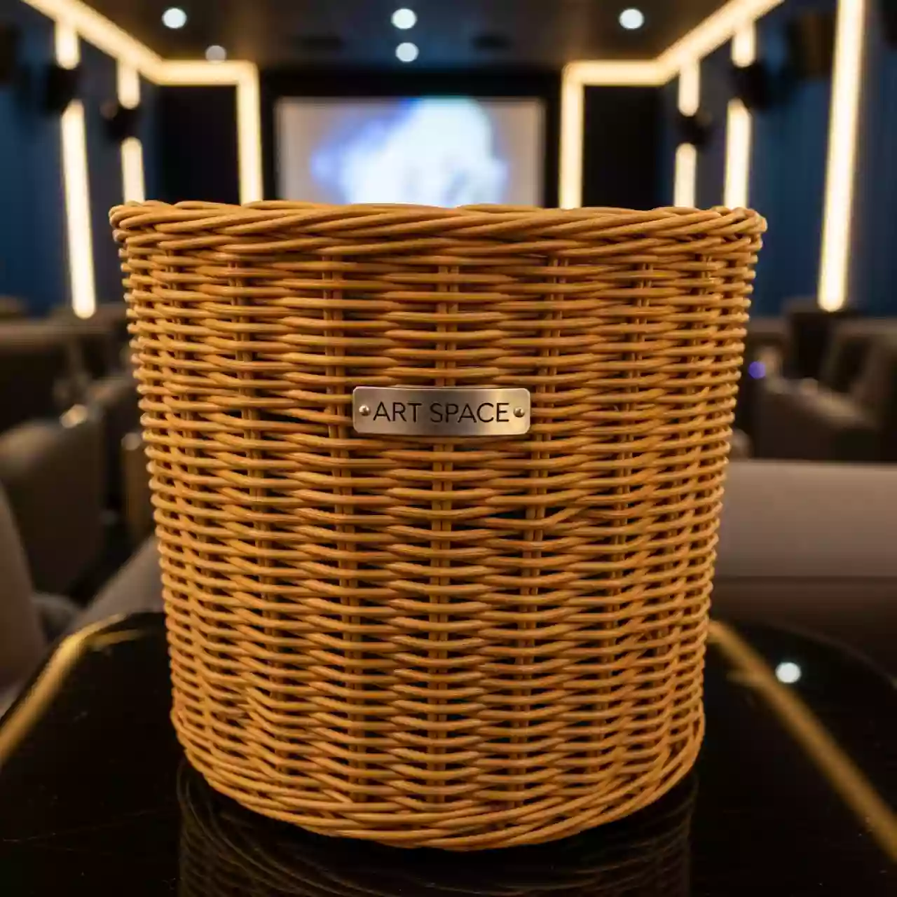 Аренда Кашпо для цветов плетеное Капучино из искусственного ротанга соломенное в комплексе Sea Galaxy — ART SPACE