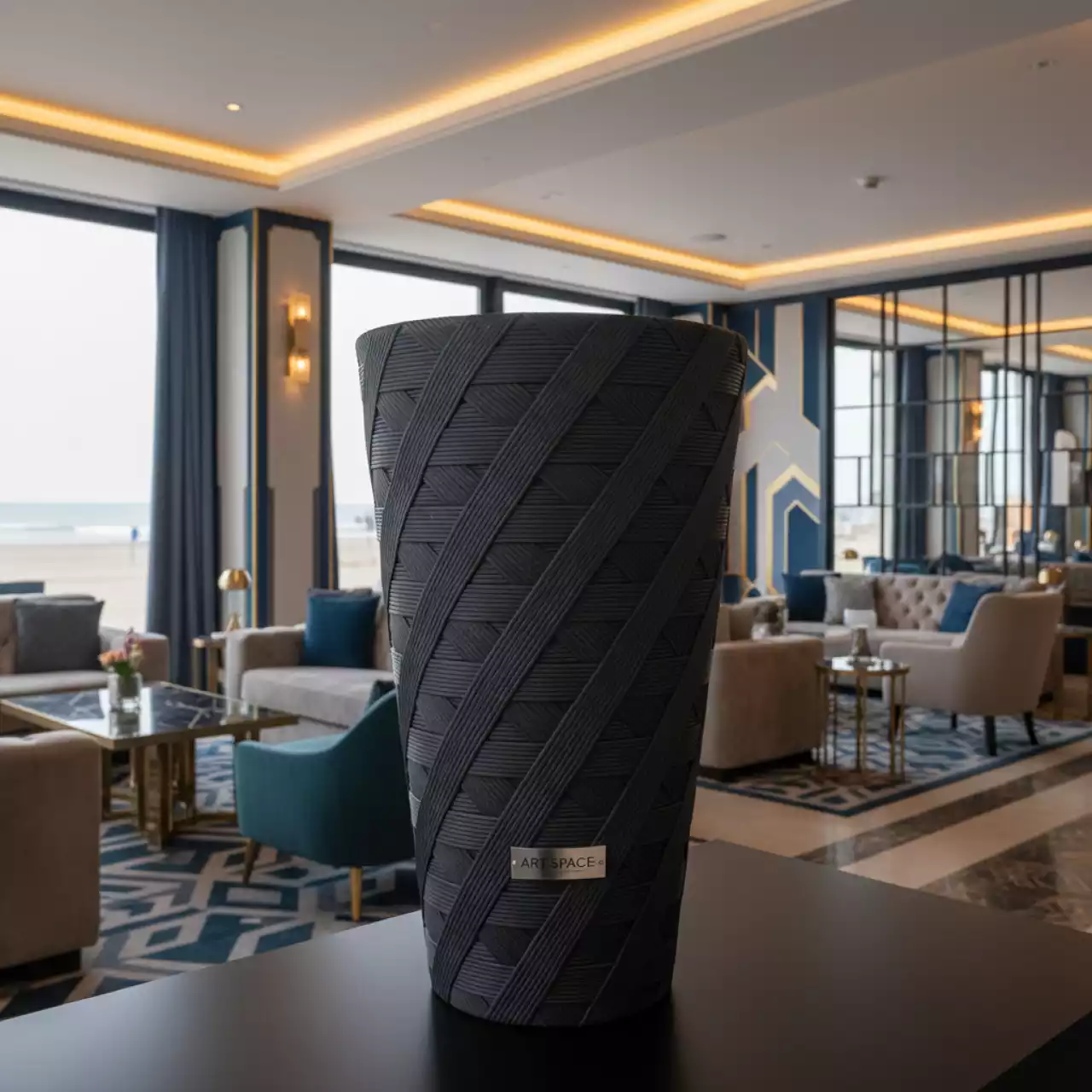 Аренда Кашпо для цветов Prosperplast Matuba Slim антрацит в пляжном клубе Del Mar — ART SPACE