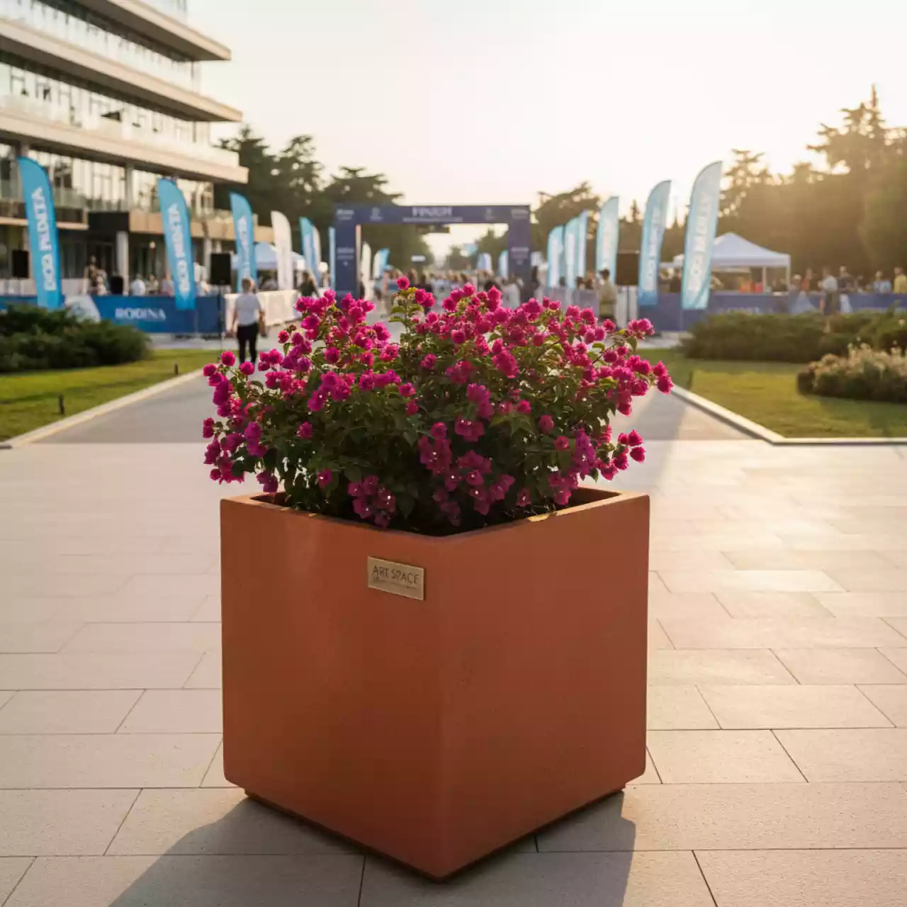 Аренда Кашпо для цветов Prosperplast Urbi Square Effect терракотовое 49 21 л в Rodina Grand Hotel & SPA — ART SPACE