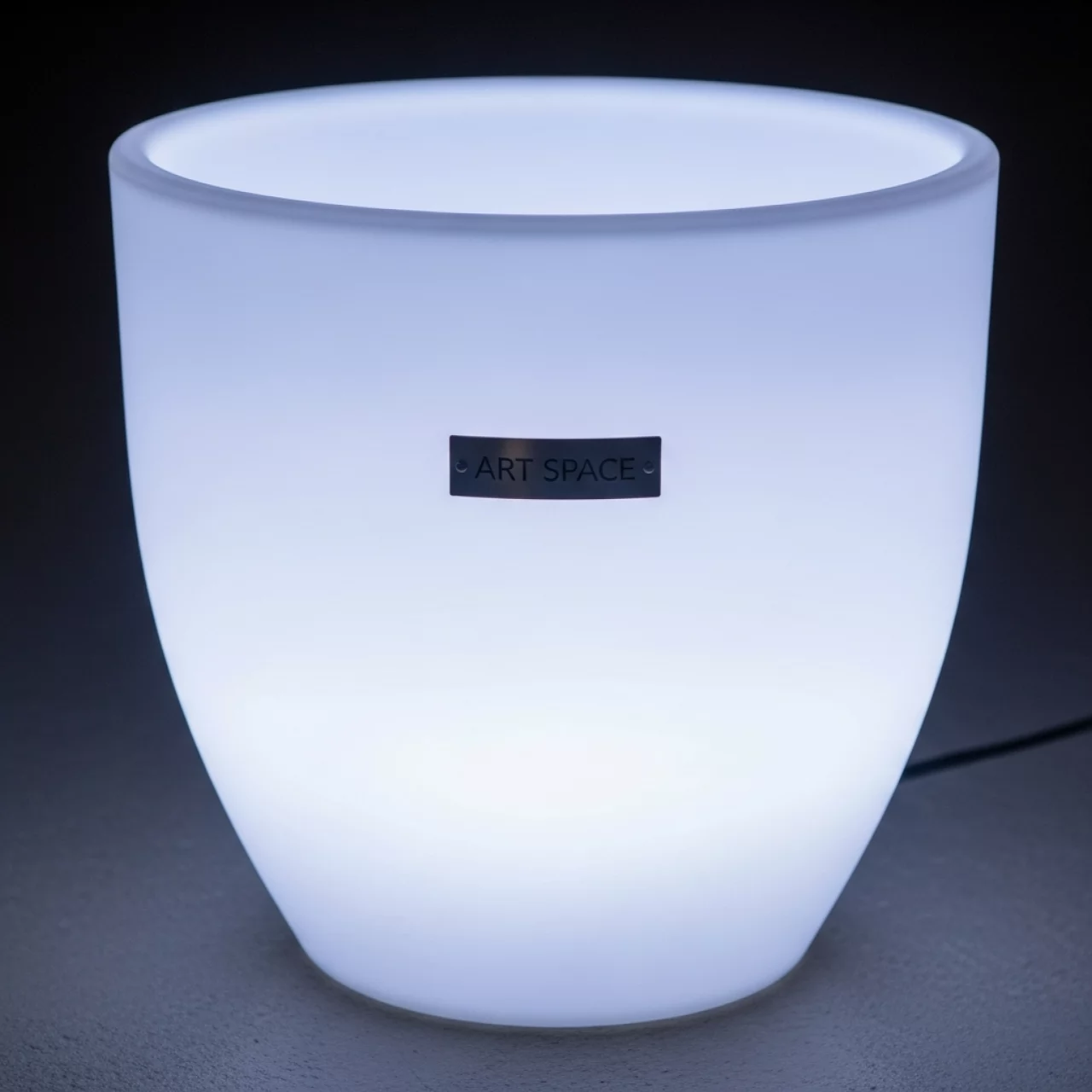 Аренда Кашпо пластиковое светящееся Big Gio Lighting в санатории «Заполярье» — ART SPACE