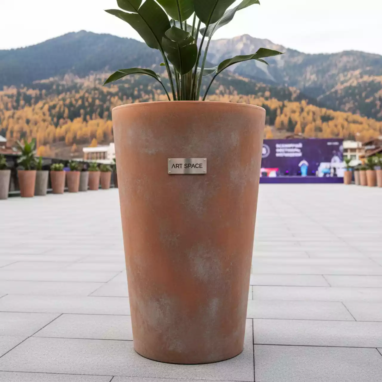 Аренда Кашпо Prosperplast Tubus Effect 285 л терракотовое в Golden Tulip Rosa Khutor — ART SPACE