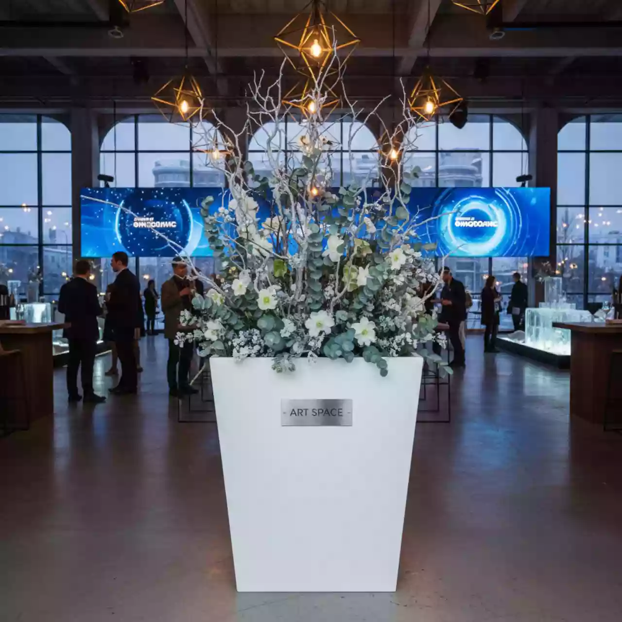 Аренда Кашпо Prosperplast Urbi Square 11,45 л белое в ресторане «Магеллан» — ART SPACE