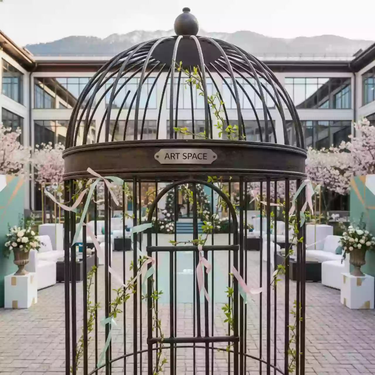 Аренда Клетка птичья Монмартр в Поляна 1389 Отель и Спа — ART SPACE