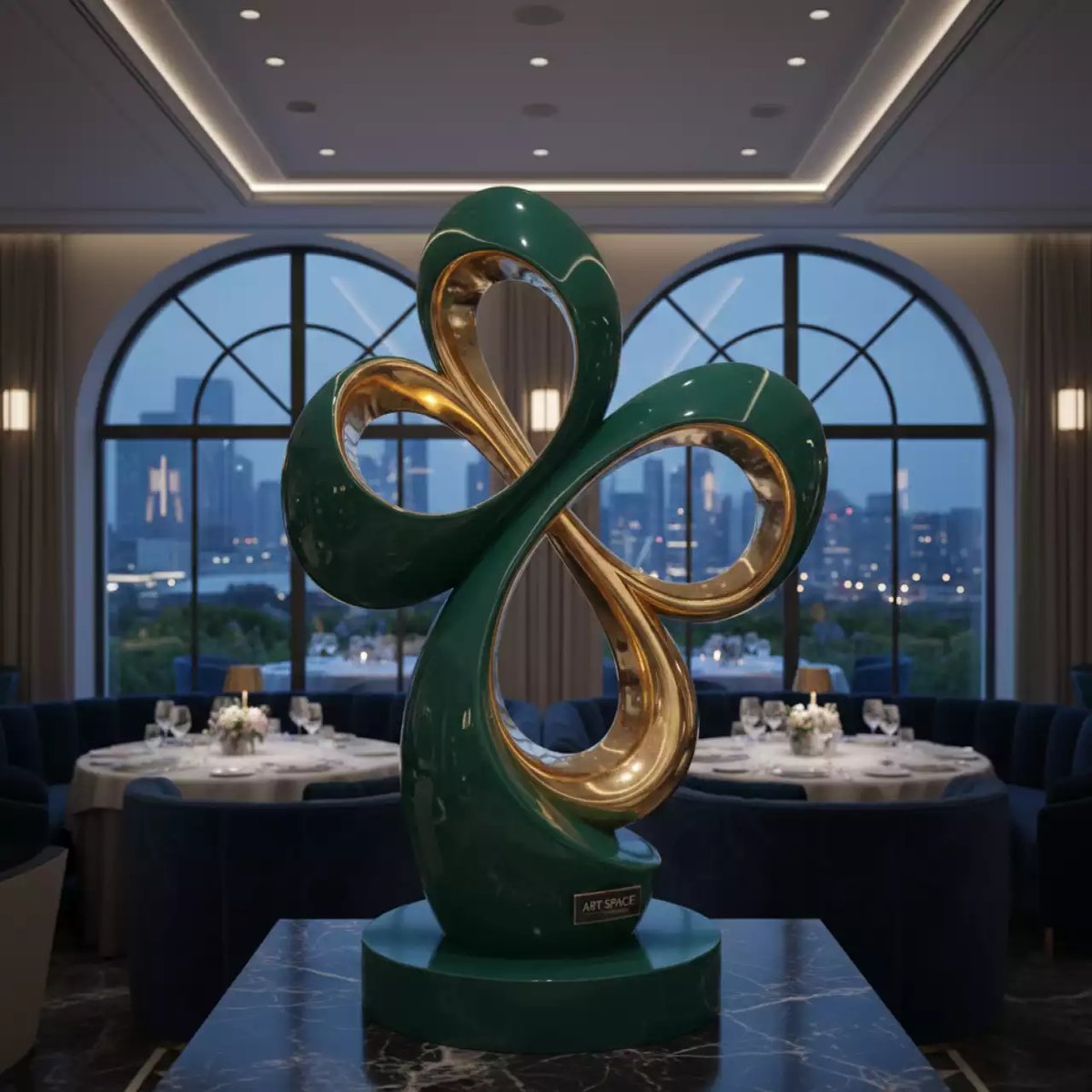 Аренда Клевер Юлий 02 в ресторане «Voda» — ART SPACE