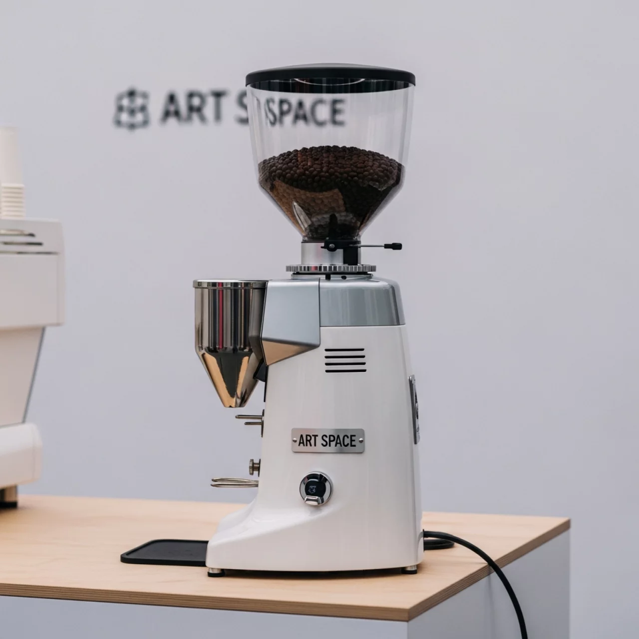 Аренда Кофемолка профессиональная в ОКЦ «Галактика» — ART SPACE