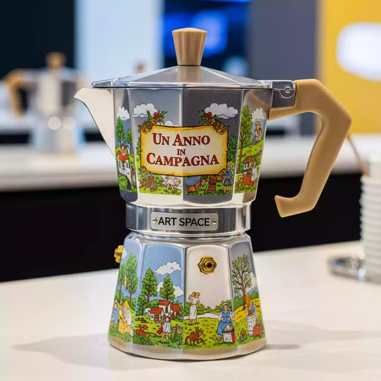 Аренда Кофеварка гейзерная 4 порции деколь Un Anno in Campagna в Pullman Sochi Centre — ART SPACE