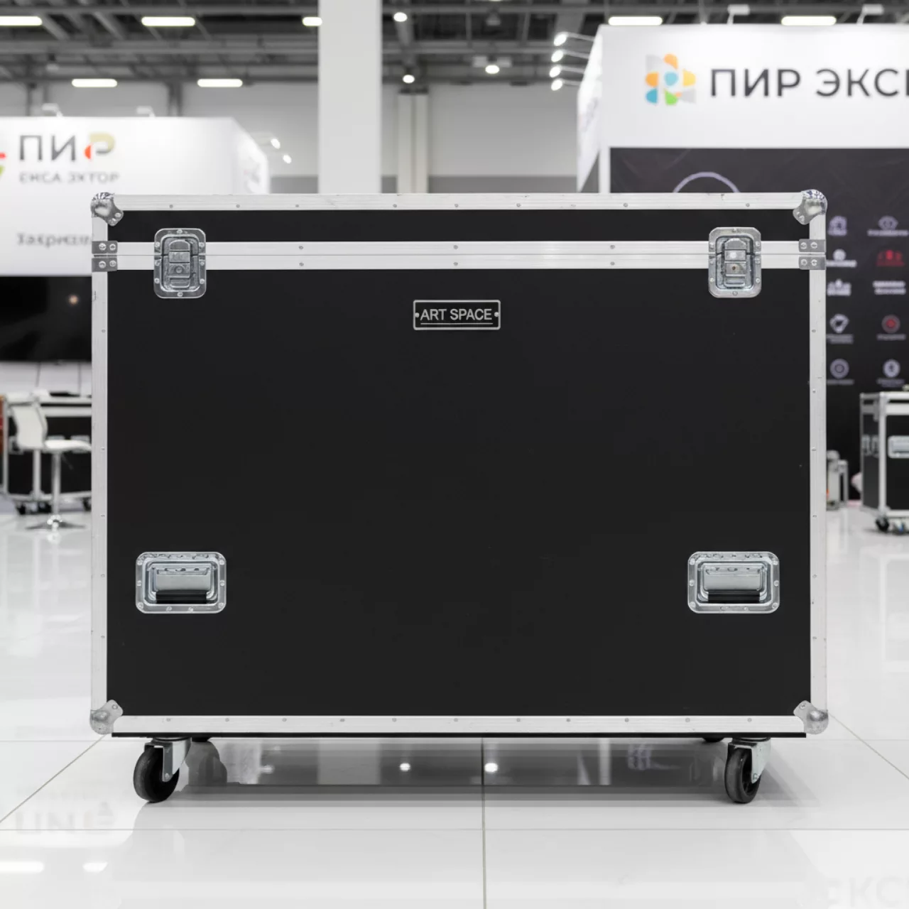 Аренда Кофр для ТВ 2,5х3х0,5 м в ледовом дворце «Роза Хутор» — ART SPACE