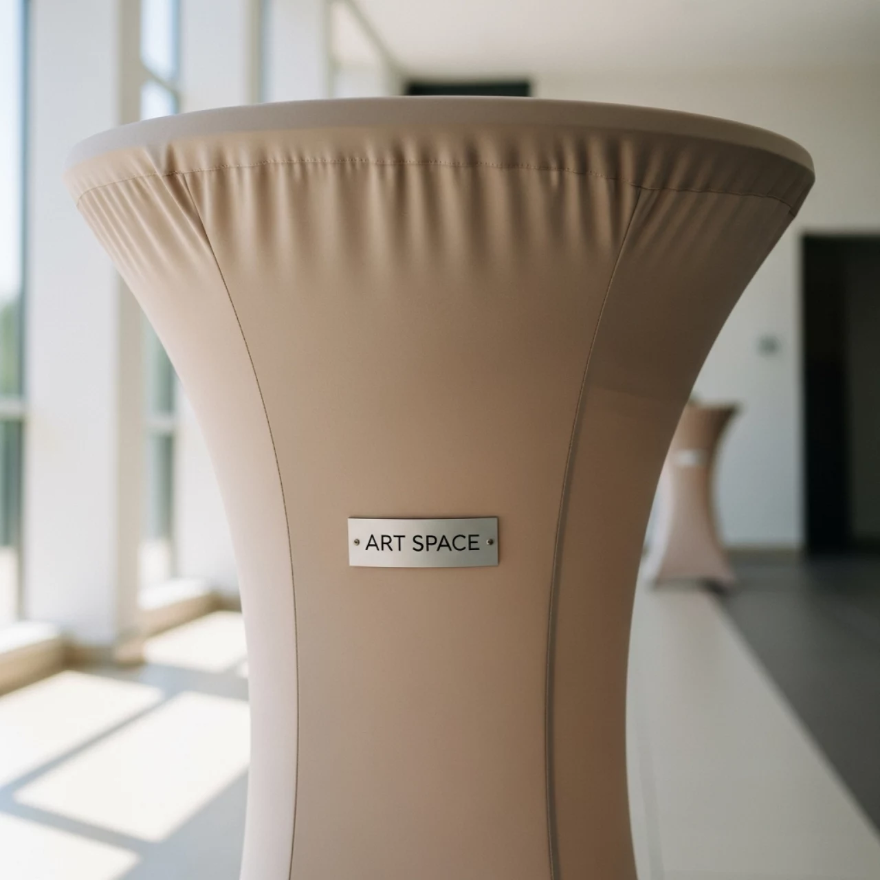 Аренда Коктейльный стол в стрейч чехле шампань в ОКЦ «Галактика» — ART SPACE