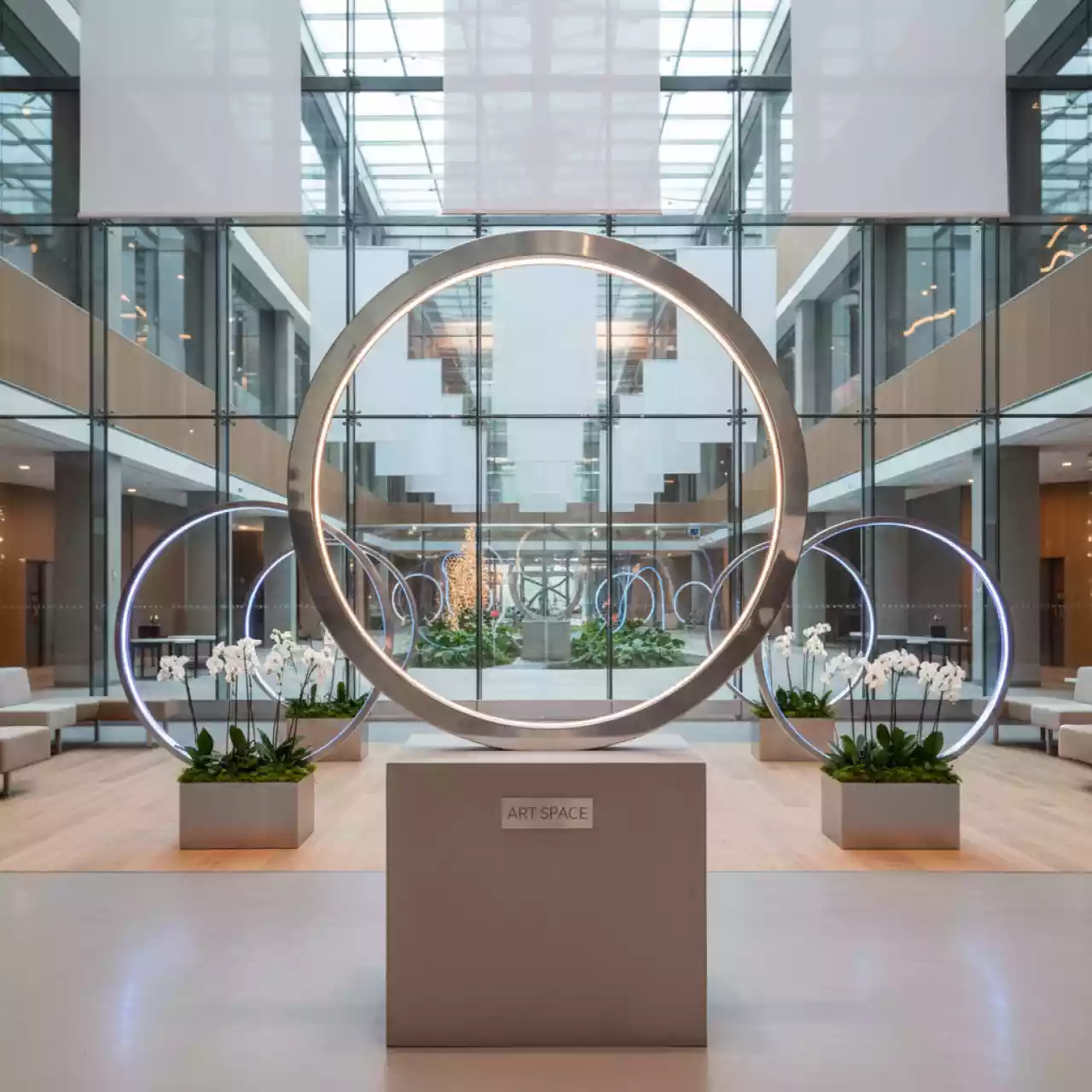 Аренда Кольцо Дессей серебряного цвета в Novotel Resort — ART SPACE