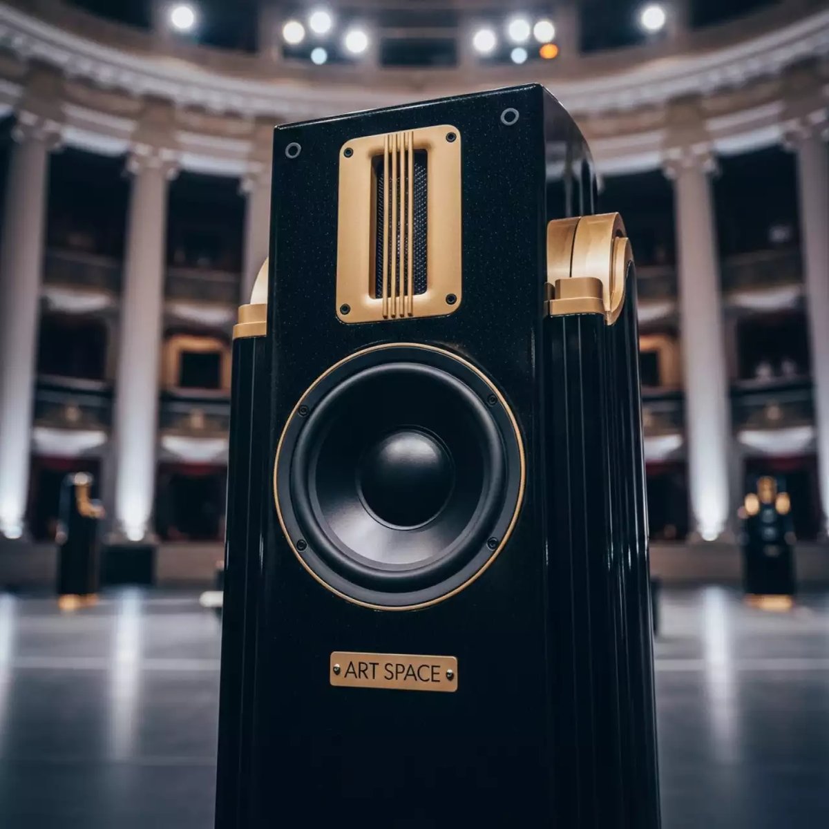 Аренда Колонки в Зимнем театре — ART SPACE